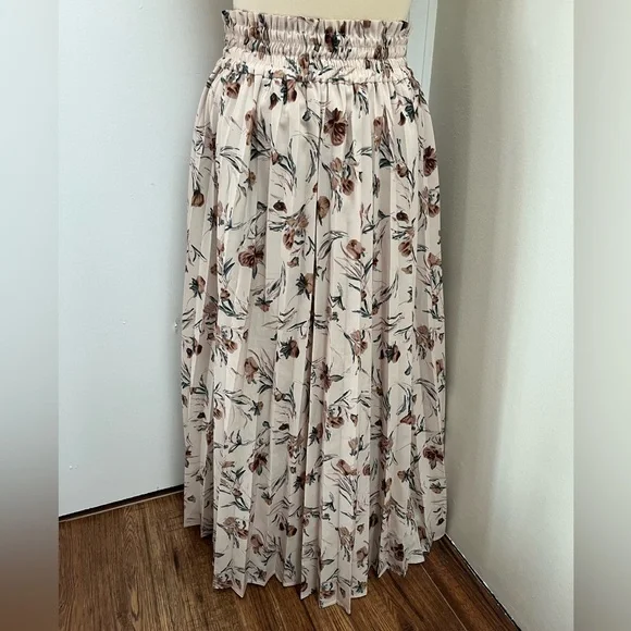 axes femme Floral pleated Midi Skirt
100% Polyester
Elastic waist - Picture 3 of 5